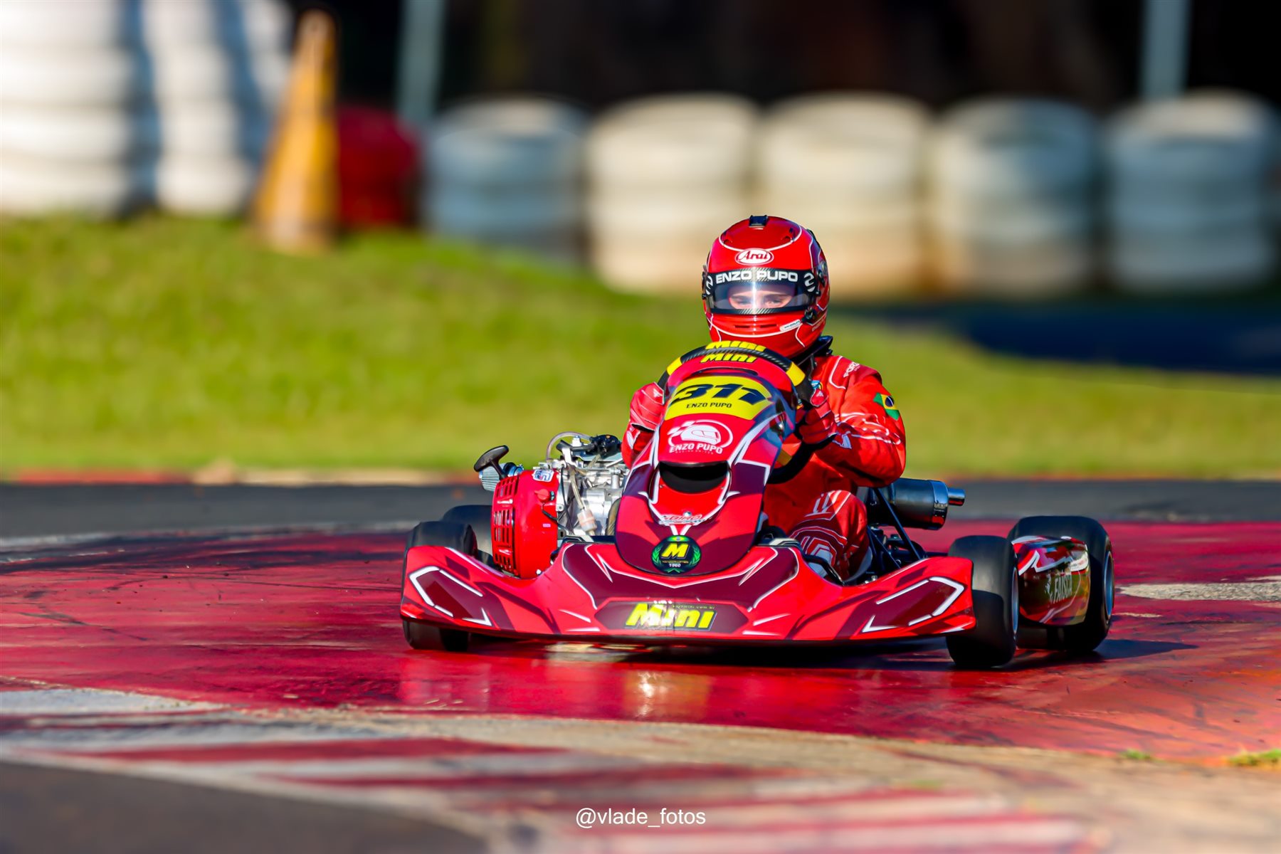 Enzo Pupo acelerando na pista