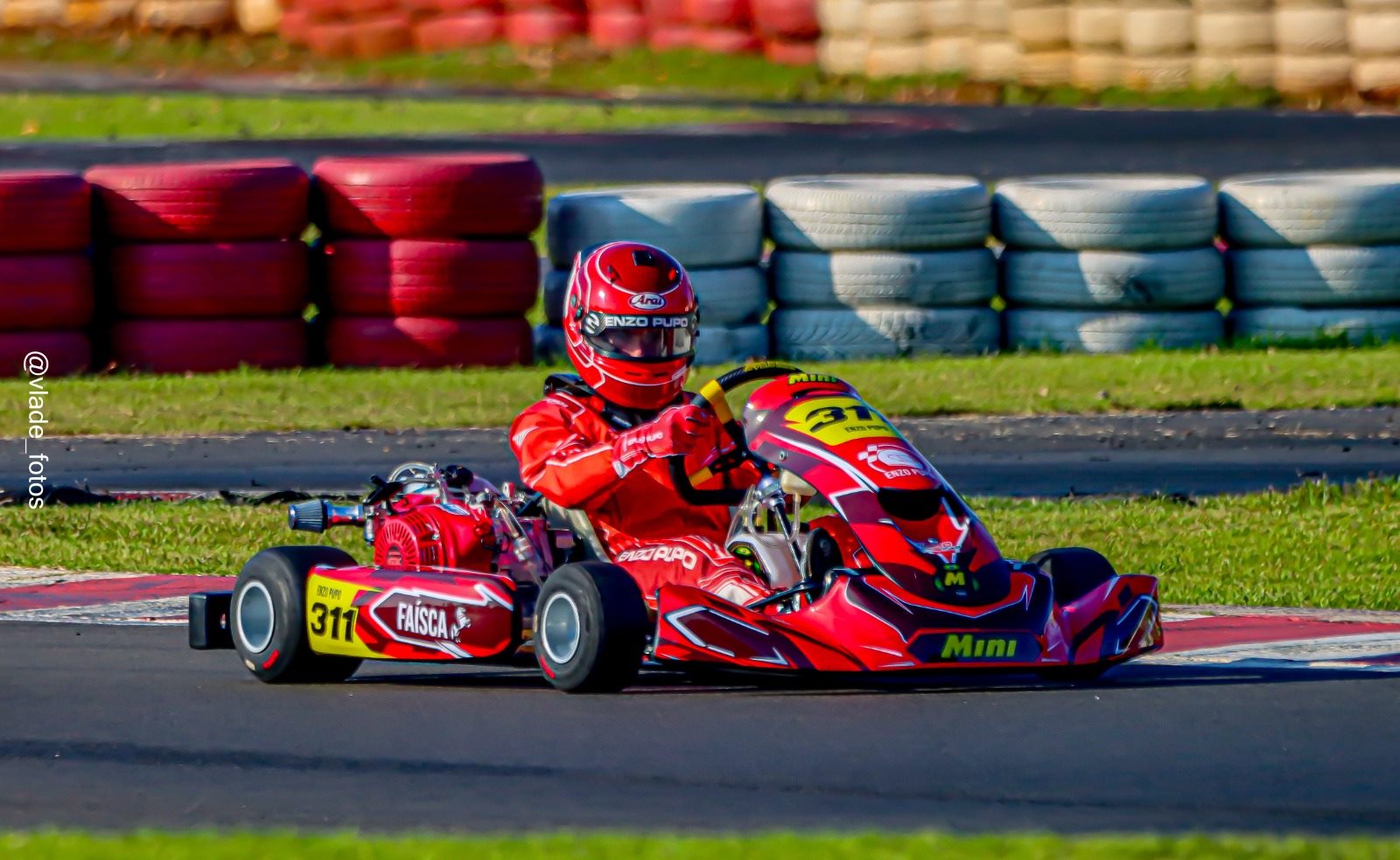 Kart de Enzo Pupo em velocidade